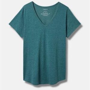 Torrid SIZE 6 classic girlfriend tee